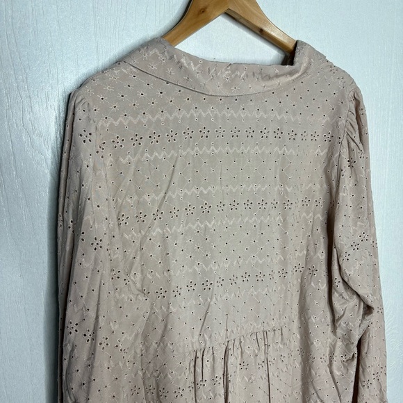 NWT Torrid Eyelet Button Up Long Sleeve Shirt in mushroom size 2X - Picture 9 of 11